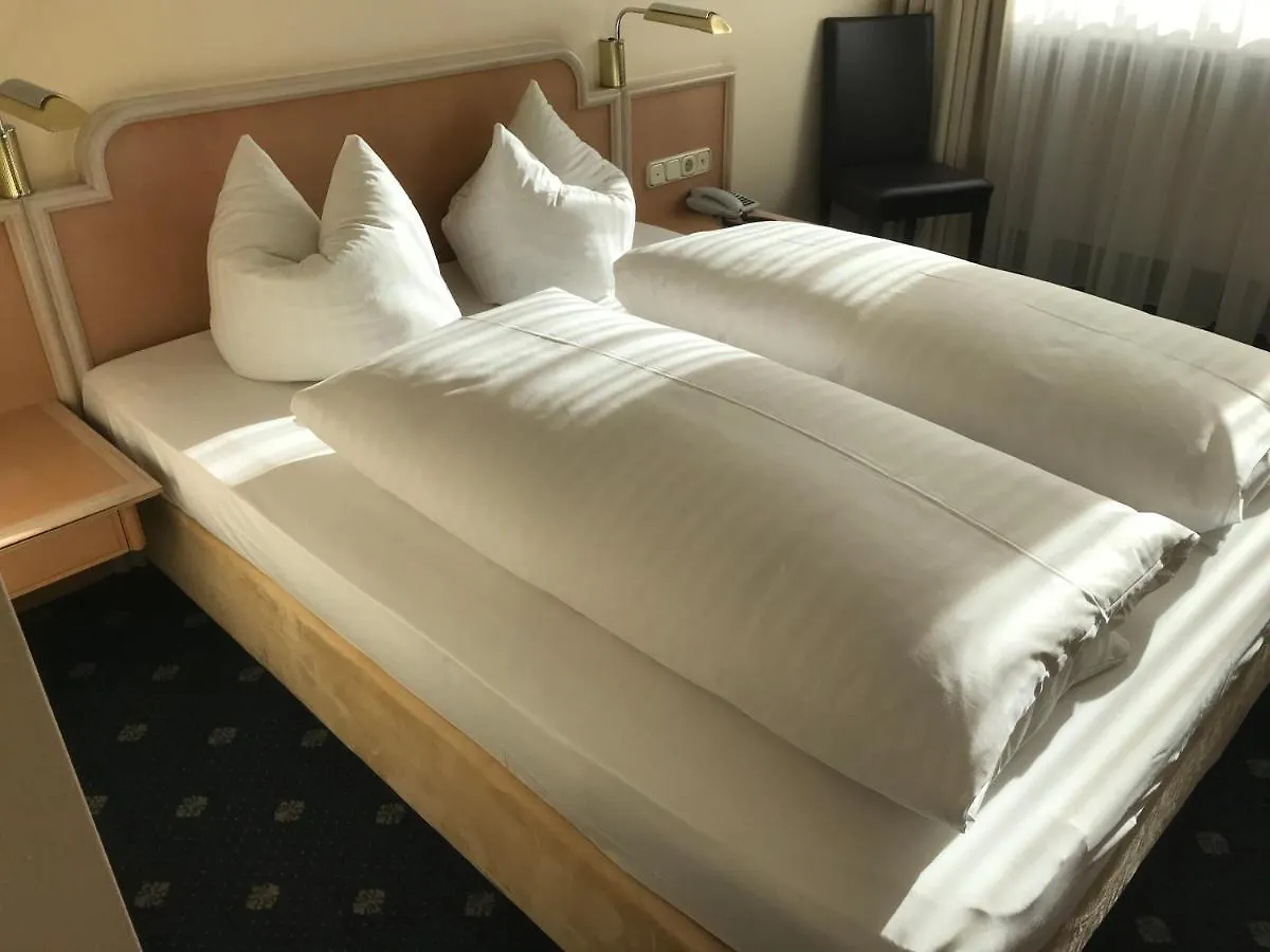 Hotel Ambiente Garni Munique 3*,