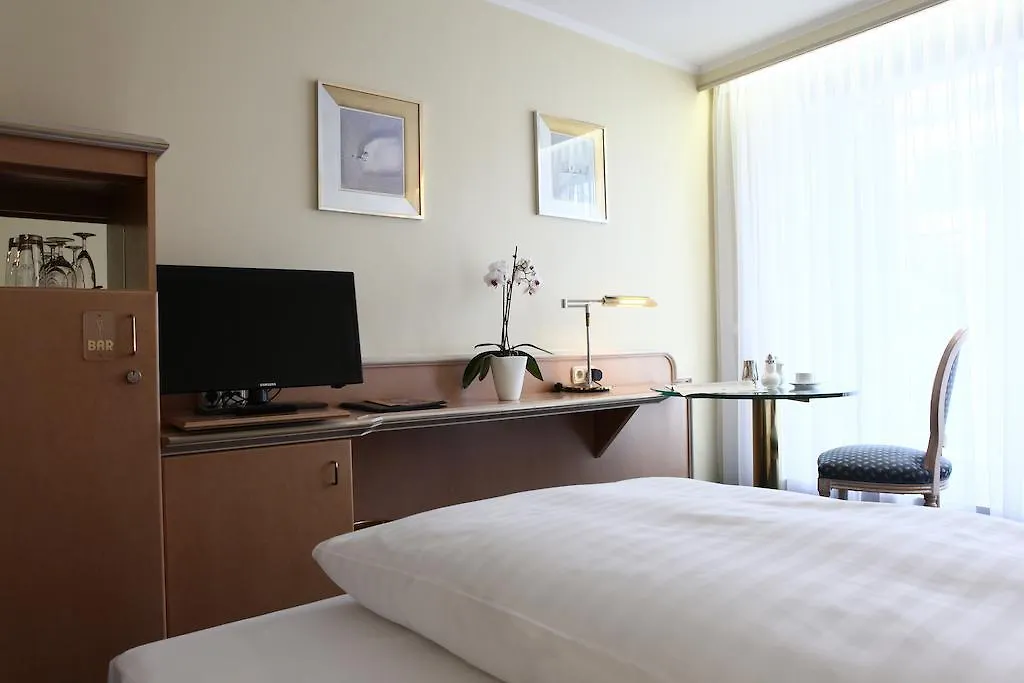 Hotel Ambiente Garni Munich 3*,